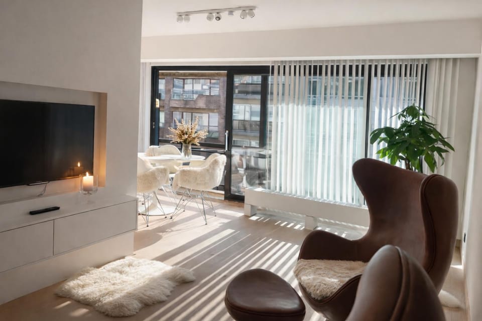 Communal lounge/ TV room, TV and multimedia, Living room, Seating area, Evening entertainment