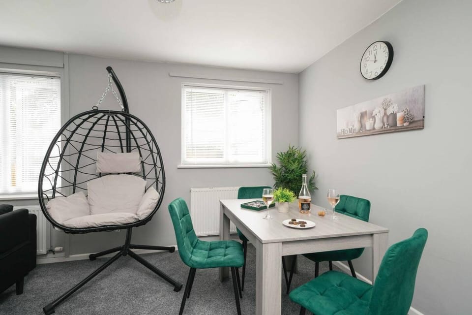 Your Home Away From Home Apartment in Swindon