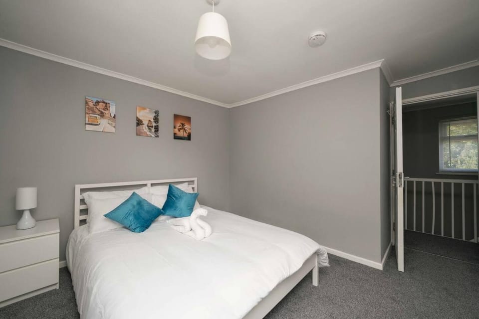 Your Home Away From Home Apartment in Swindon