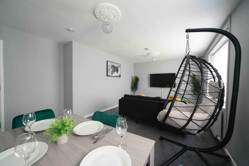 Your Home Away From Home Apartment in Swindon