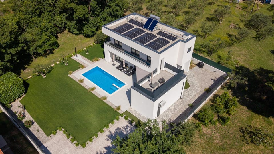 Villa Basini 5km from the centre of Split,Heated pool Villa in Split
