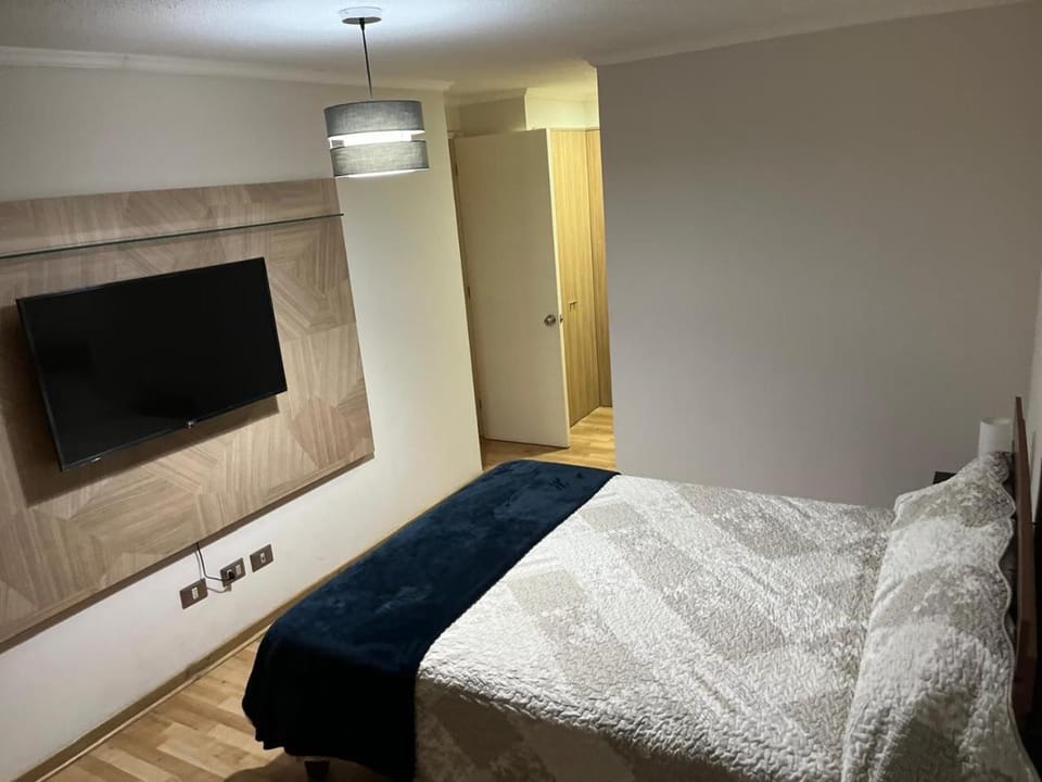 Bed, TV and multimedia, Bedroom