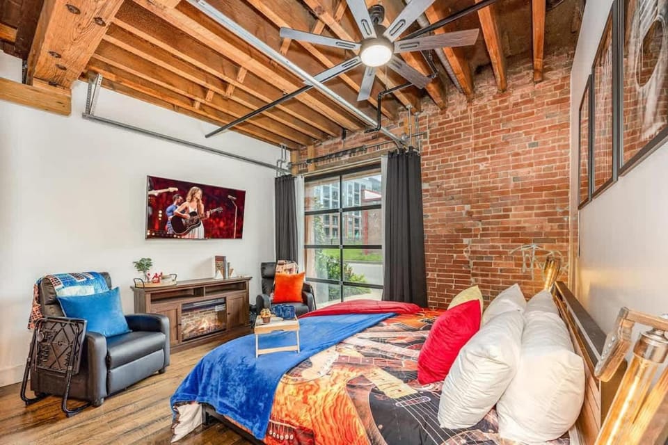 Lowkey - Pool & Gym - Mins to Broadway House in Nashville