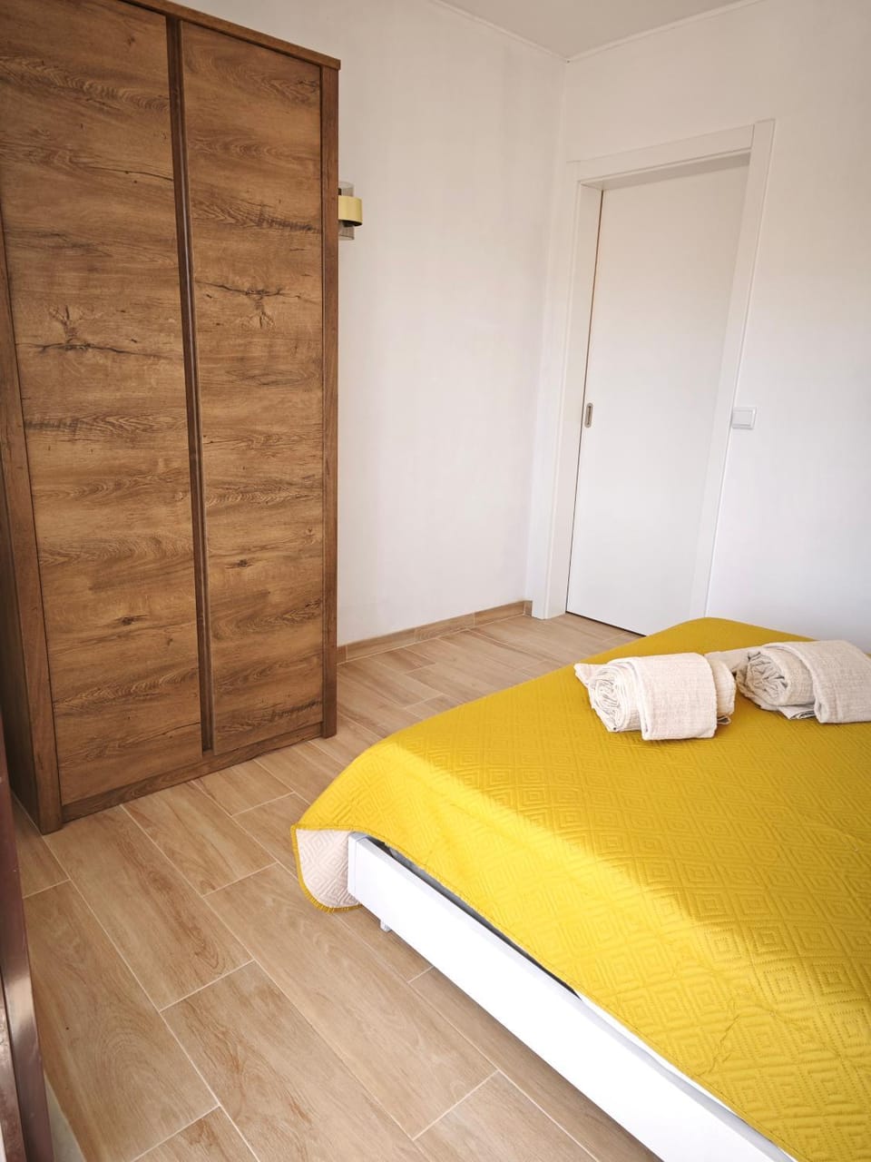 Bed, Bedroom, towels, wardrobe