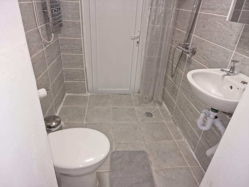 Mile End Suites Bed and Breakfast in London Borough of Hackney