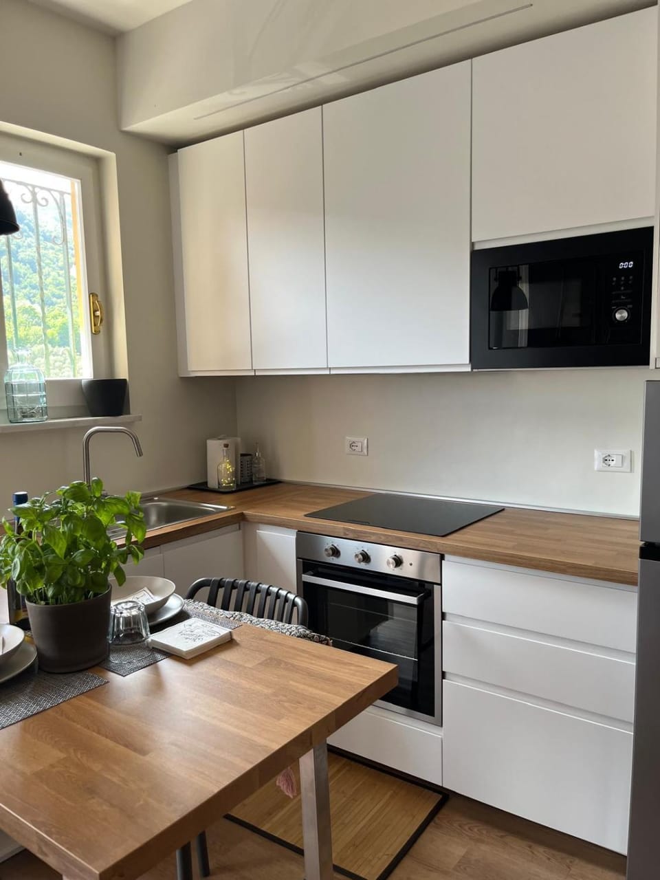 Kitchen or kitchenette, Dining area, dishwasher, stove