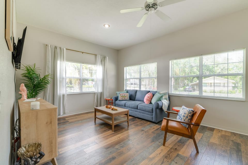 Explore Dtwn Crystal River: Walkable Duplex Unit House in Crystal River
