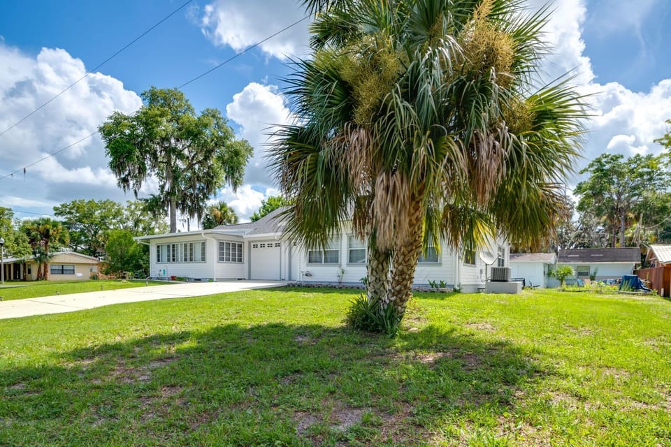 Explore Dtwn Crystal River: Walkable Duplex Unit House in Crystal River