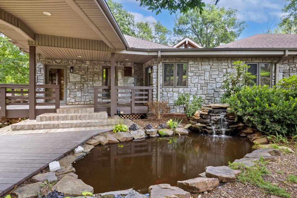 The Manor-Indoor Pool-Speak Easy-Game Room-Sauna House in Rogers