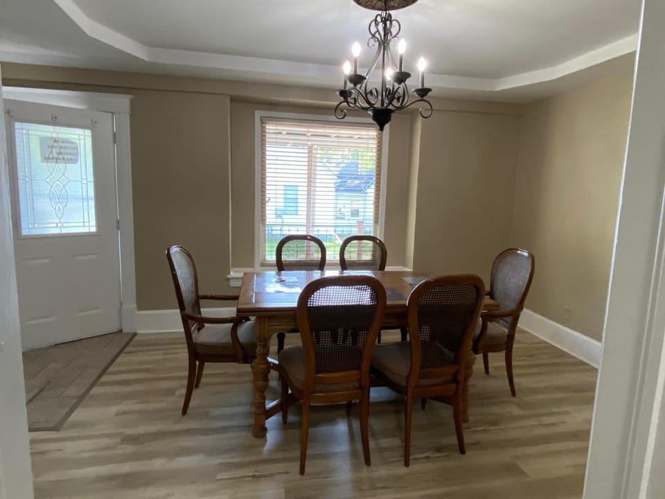 Best Deal-8 beds- Perfect for large Team House in Minnesota