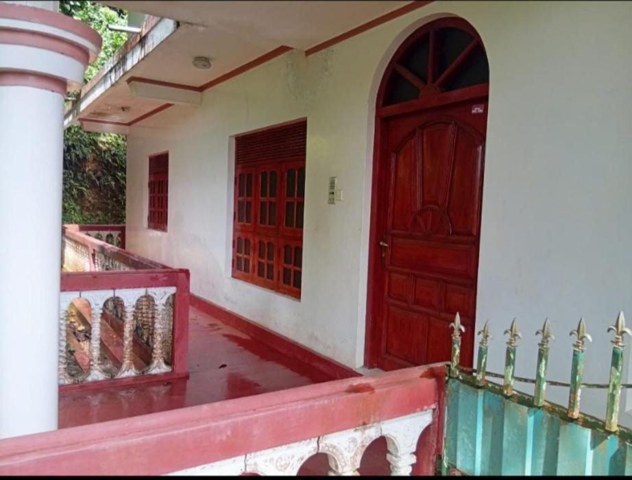 Amadam house House in Central Province