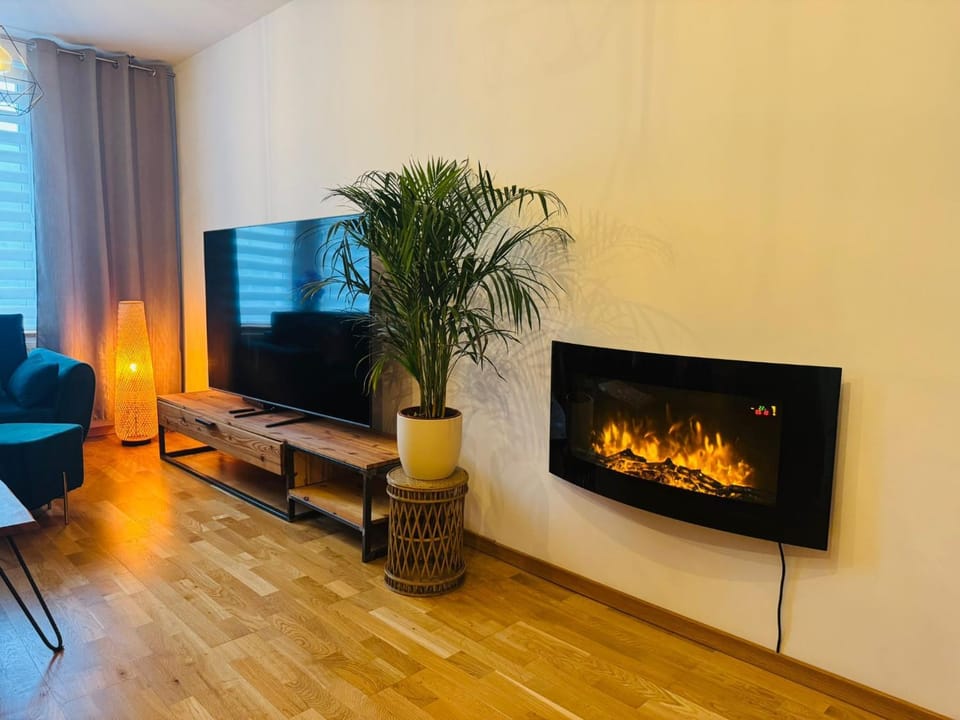 Communal lounge/ TV room, TV and multimedia, Living room, Seating area, Evening entertainment, fireplace, fireplace