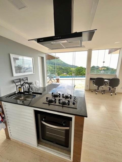 Kitchen or kitchenette, Dining area, stove