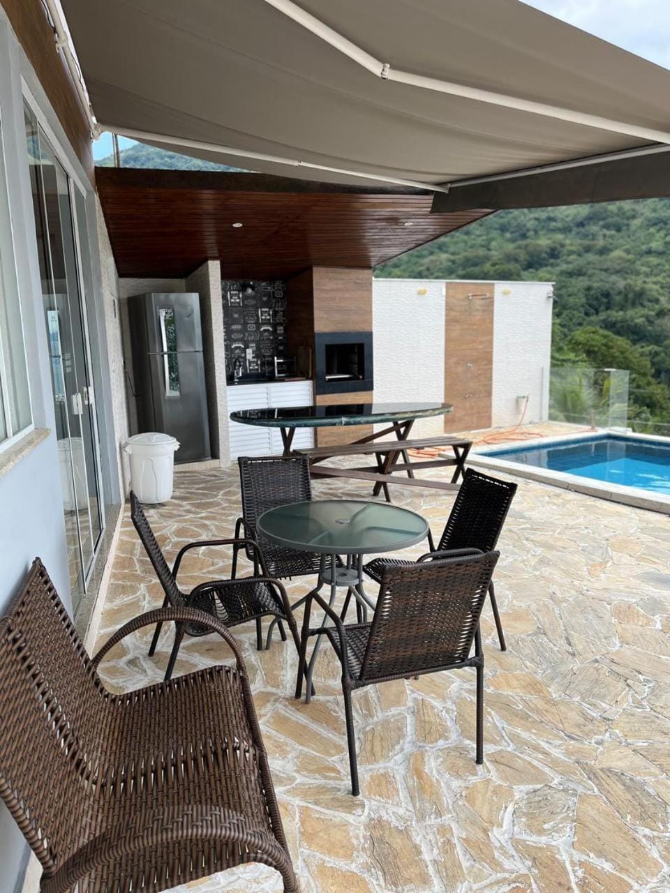 BBQ facilities, Balcony/Terrace, Dining area, Swimming pool, pet friendly