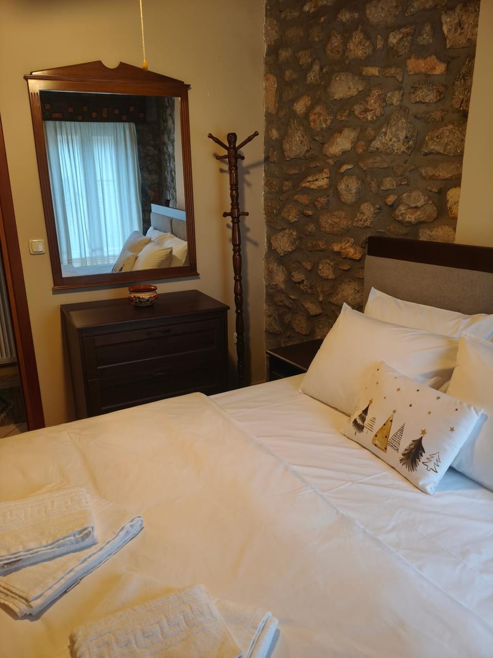 Stone house Amfikleia House in Peloponnese, Western Greece and the Ionian