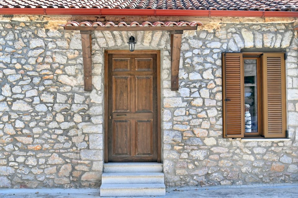 Stone house Amfikleia House in Peloponnese, Western Greece and the Ionian