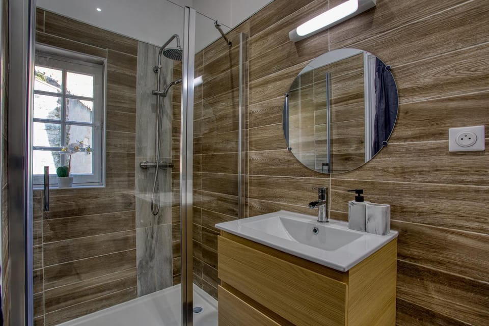 Shower, Bathroom, towels
