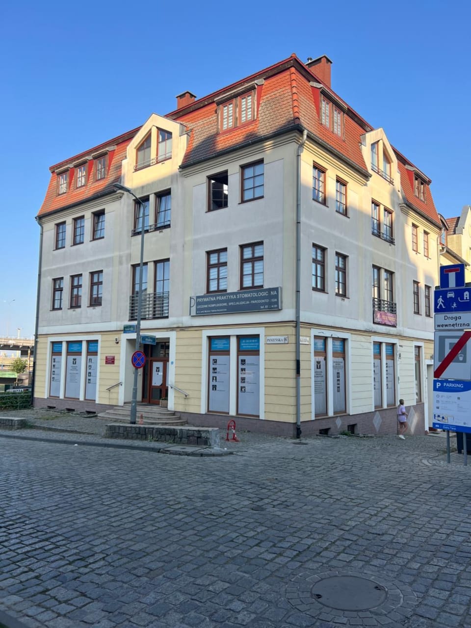 Property building, Day, Neighbourhood, Street view, Location