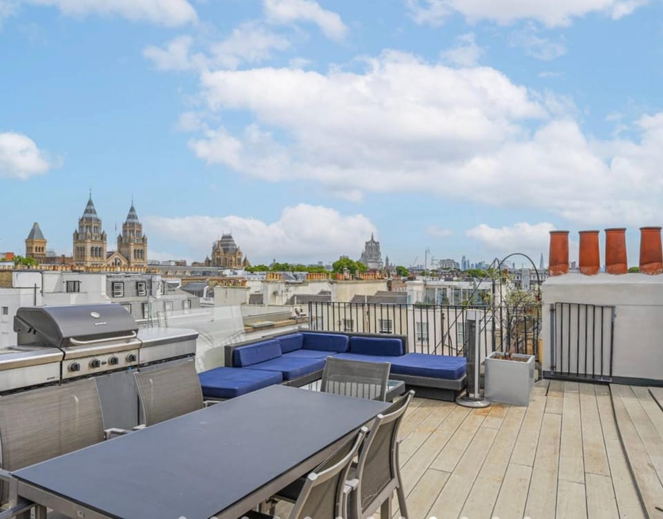 View (from property/room), Balcony/Terrace, Seating area