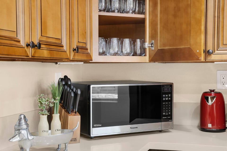 Kitchen or kitchenette, Food and drinks, Dining area, kitchen