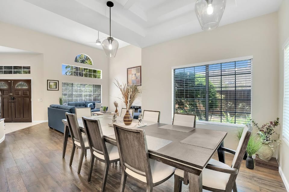 Dining area, Meals, Family
