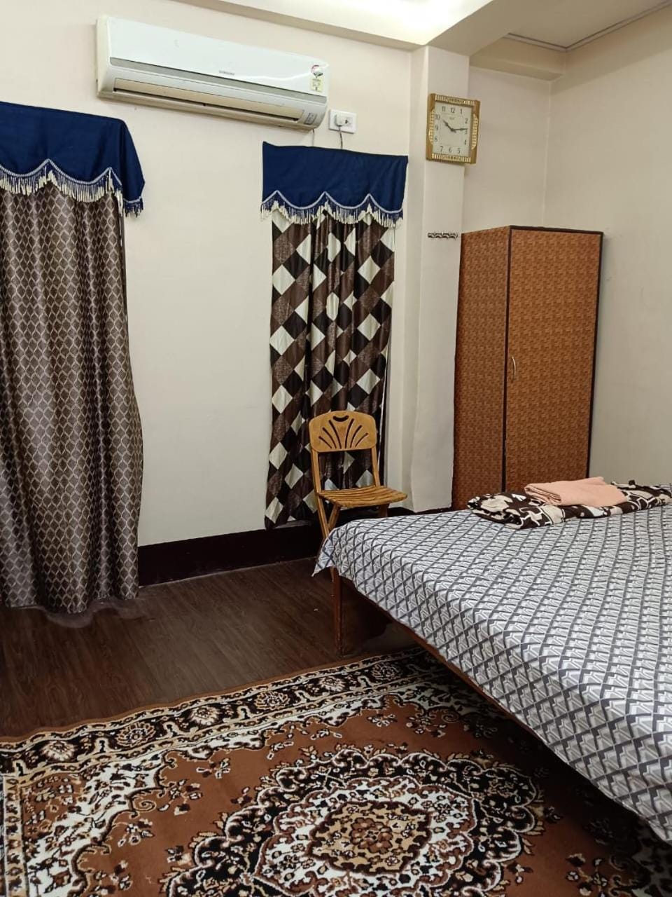 Family Rooms Apartment in Kolkata