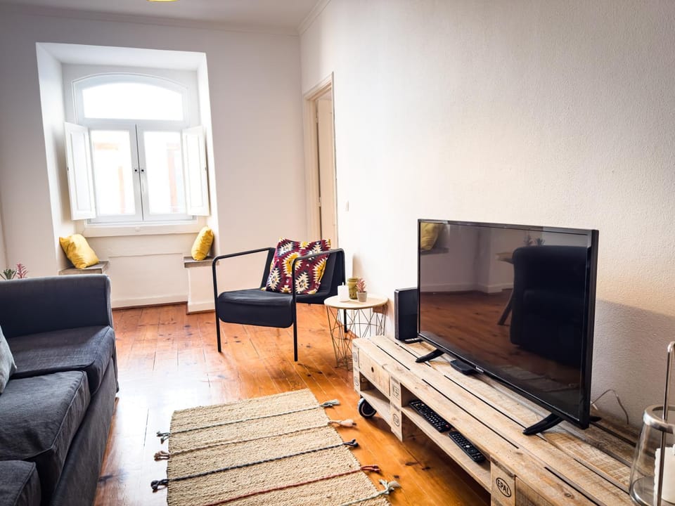 Communal lounge/ TV room, TV and multimedia, Living room, Seating area, Evening entertainment