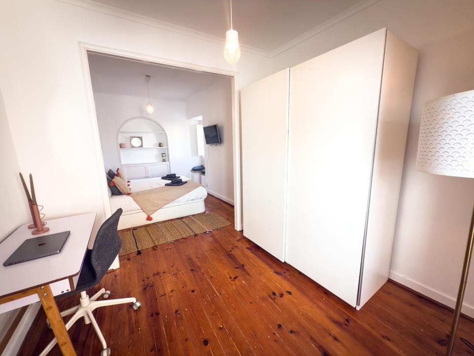 TV and multimedia, Kitchen or kitchenette, wardrobe