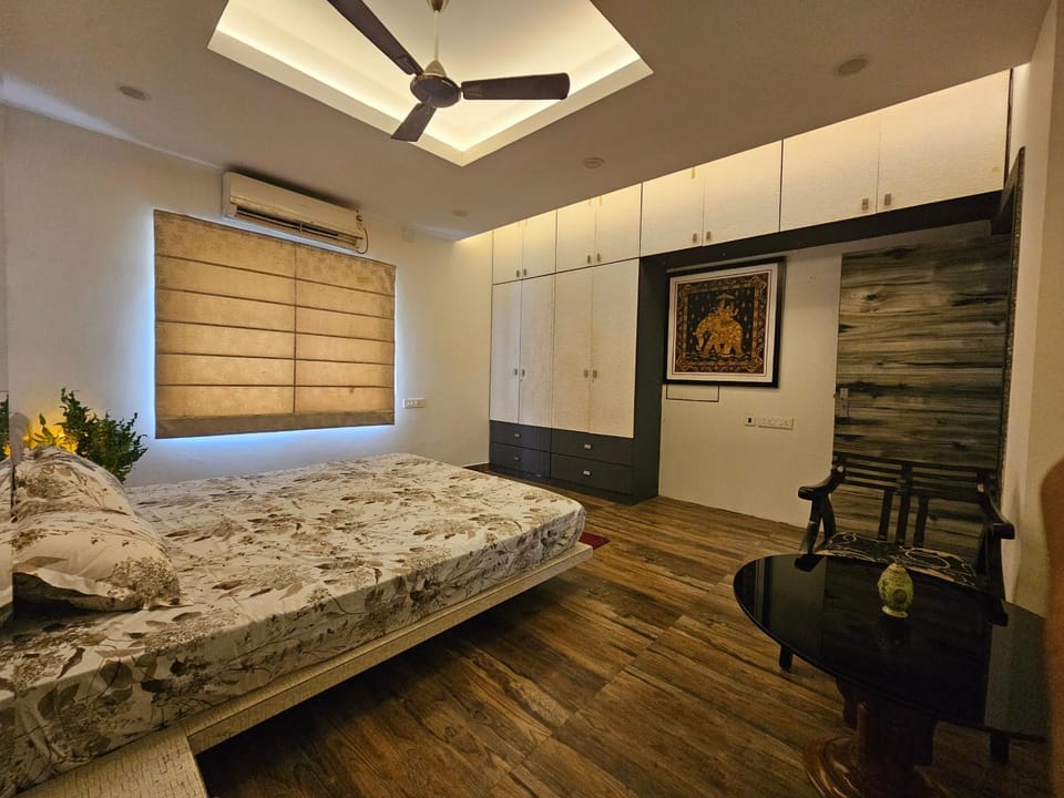 Bed, Photo of the whole room, Bedroom, wardrobe, air conditioner