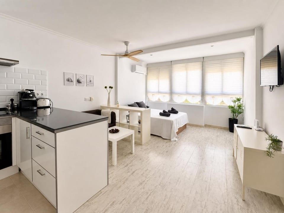 Seating area, Dining area, Bedroom