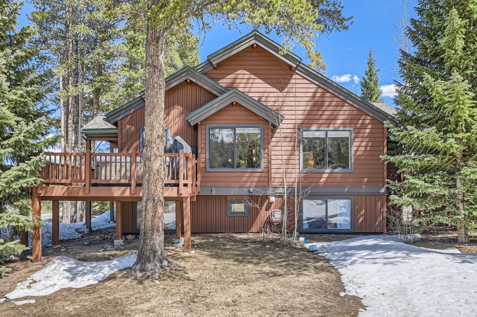3BD for 10 with Hot Tub & Mountain Views Walk to Slopes House in Breckenridge