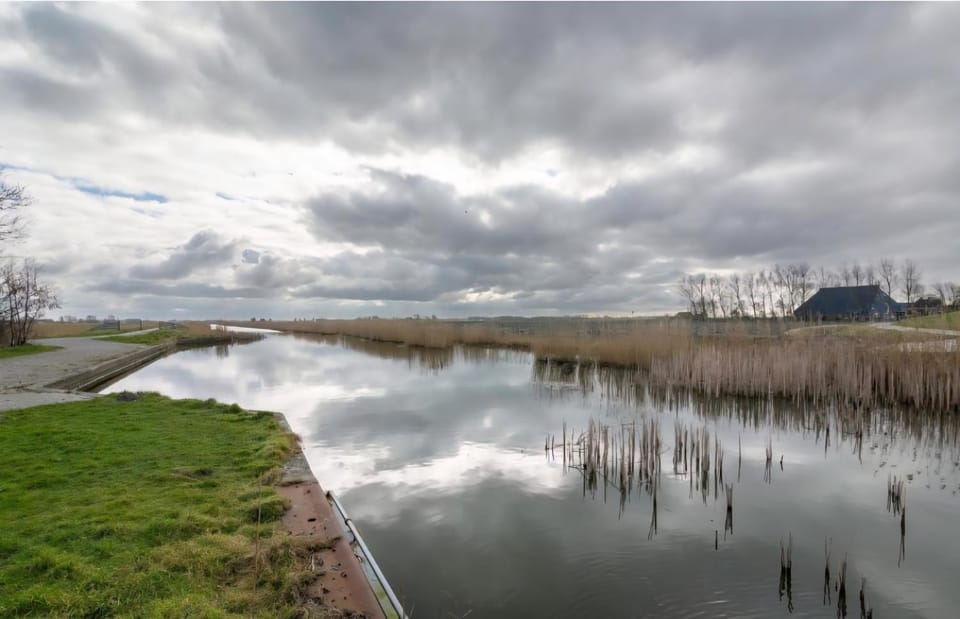 Knus houten huisje Tzummarum Campground/ 
RV Resort in Friesland, Netherlands
