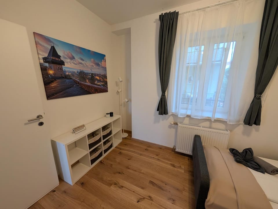 Photo of the whole room, Bedroom