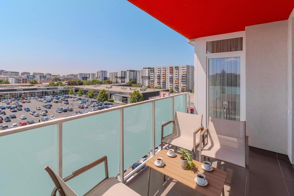 Patio, Day, View (from property/room), Balcony/Terrace, Seating area, City view