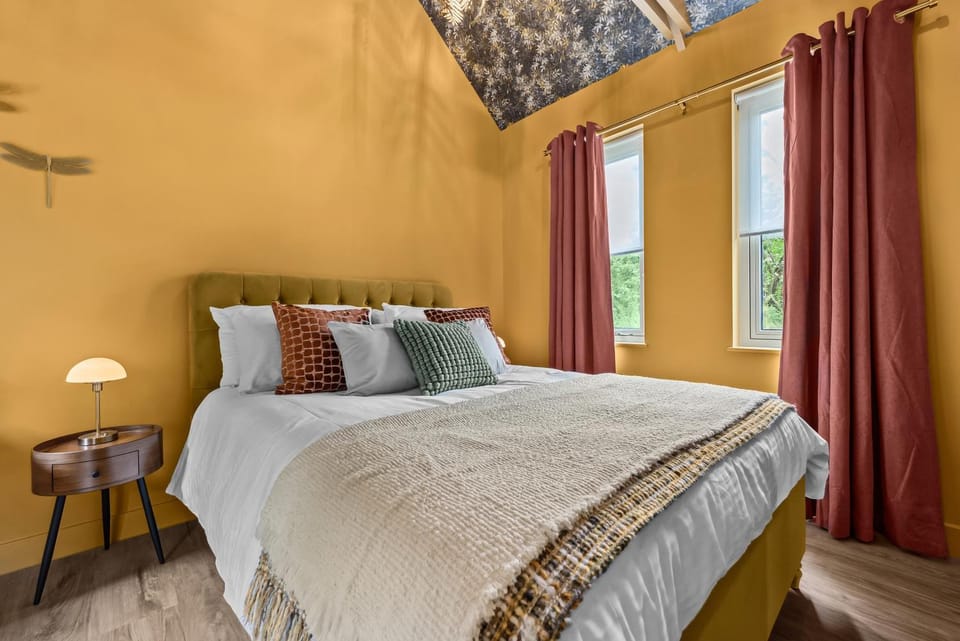 Bed, Photo of the whole room, Bedroom