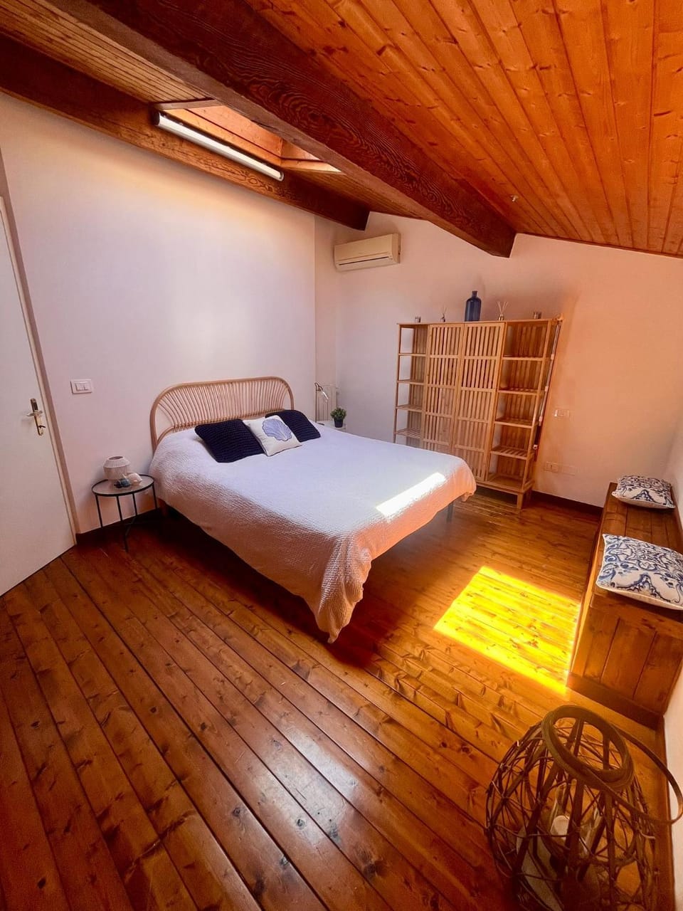 Photo of the whole room, Bedroom, Family, furniture, heating, internet, wedding, air conditioner