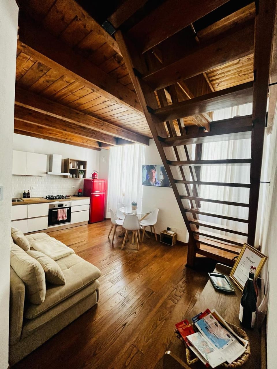 TV and multimedia, Living room, Seating area
