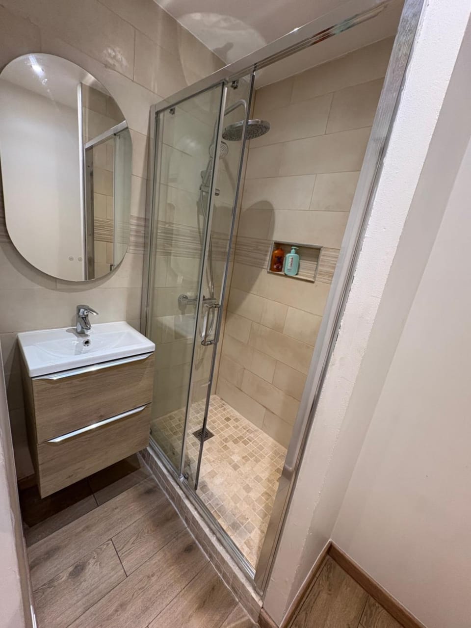 Shower, Bathroom, towels