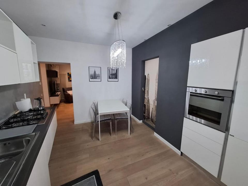 Kitchen or kitchenette, Dining area, dishwasher, oven, stove