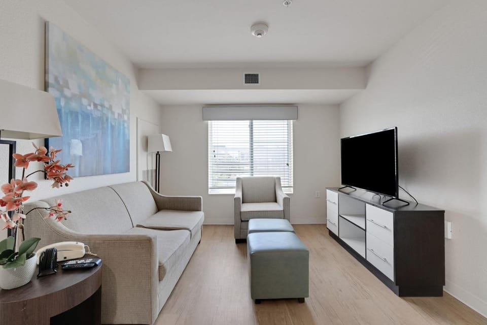 Simplicity At the Rim 1212 I Spacious 1 Bed 1 Bth Apartment in San Antonio