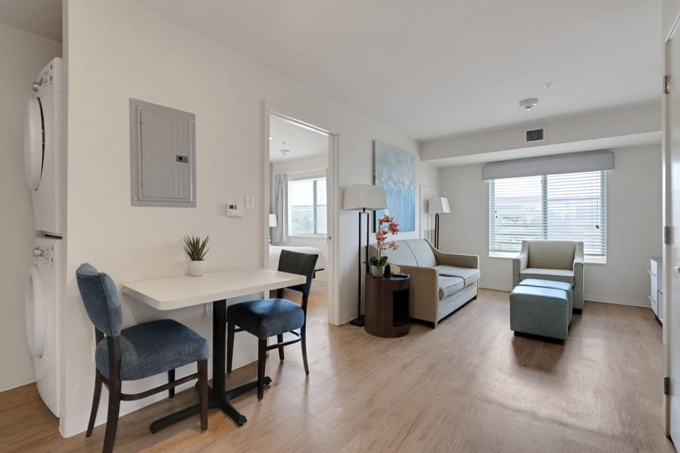 Simplicity At the Rim 1212 I Spacious 1 Bed 1 Bth Apartment in San Antonio