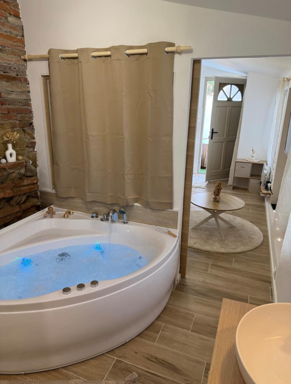 Escapade Tournefeuille, jacuzzi, balnéo, terrasse Apartment in Occitanie