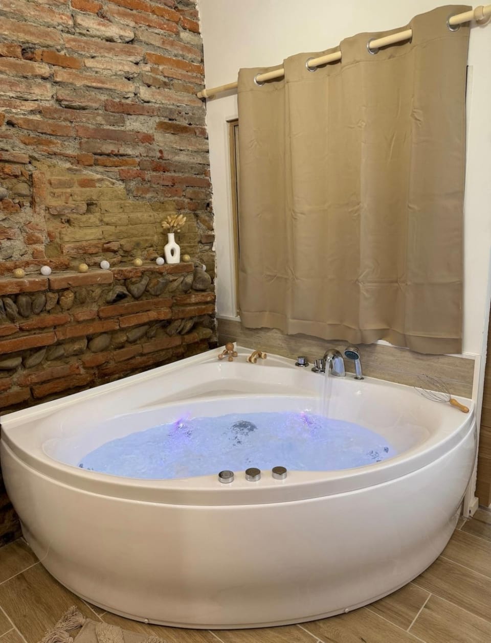 Escapade Tournefeuille, jacuzzi, balnéo, terrasse Apartment in Occitanie