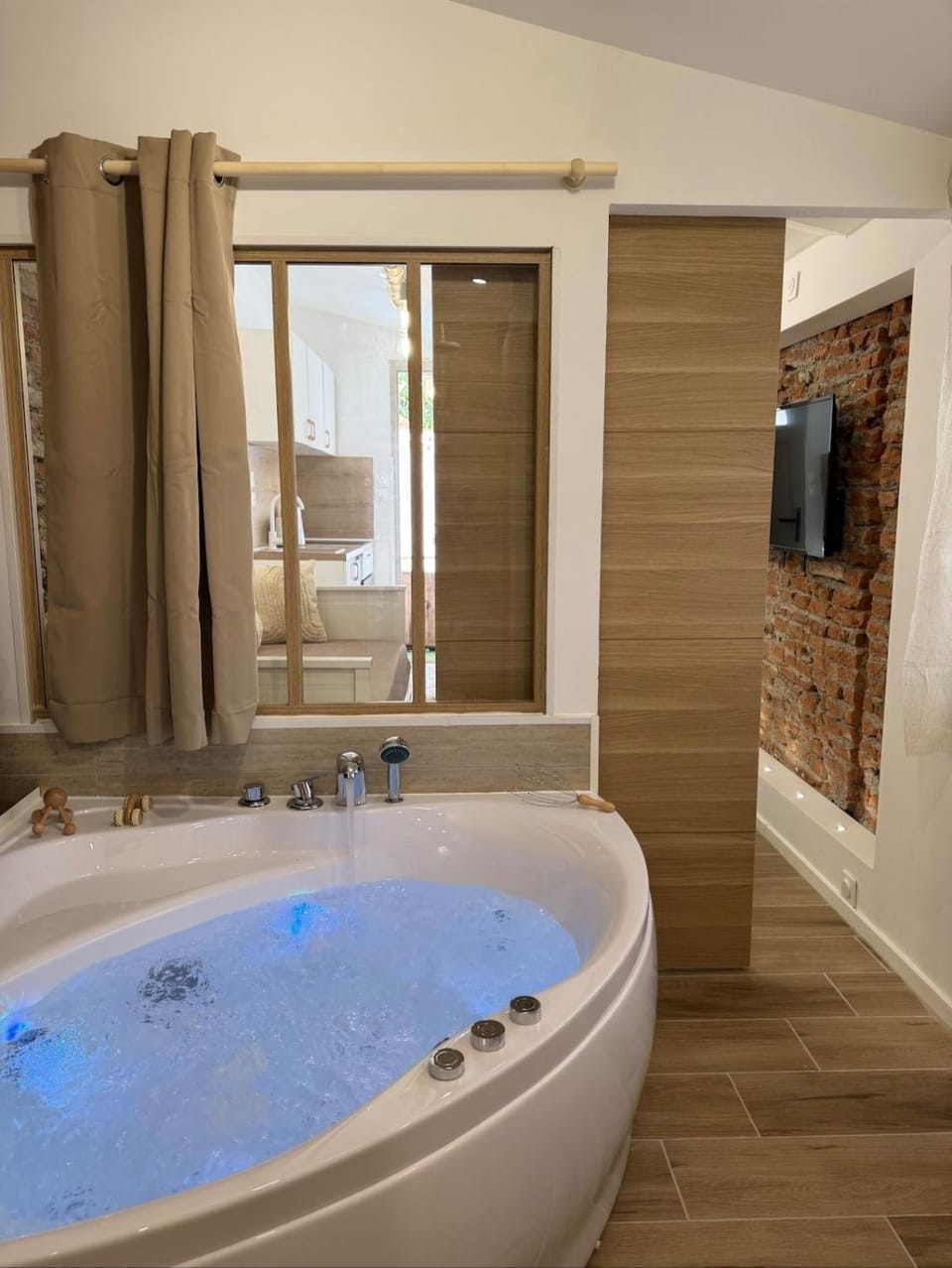 Escapade Tournefeuille, jacuzzi, balnéo, terrasse Apartment in Occitanie