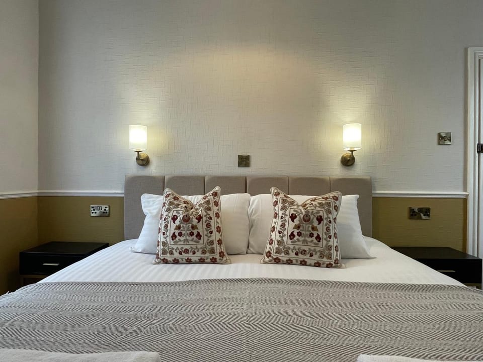 Wedgwood Hotel, Orme Room Hotel in Llandudno