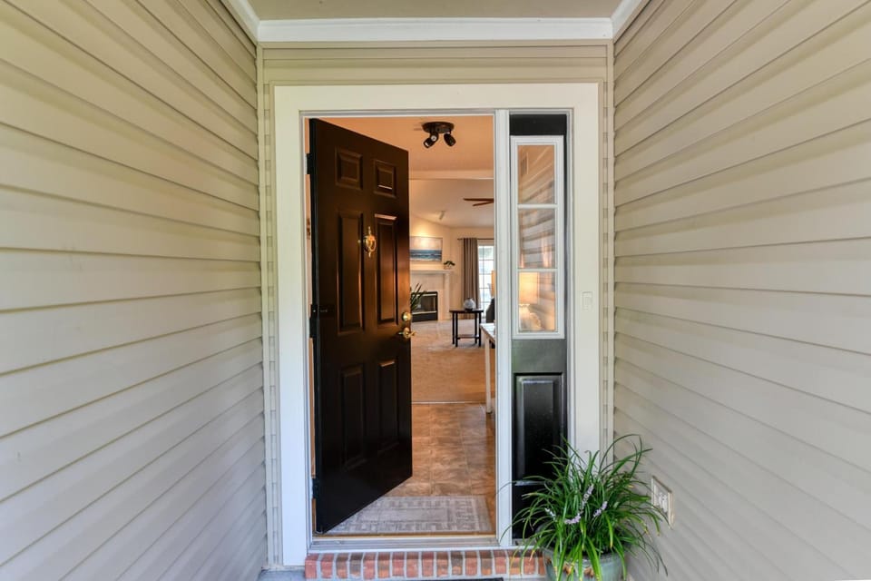 7596-3Duv House in Jacksonville