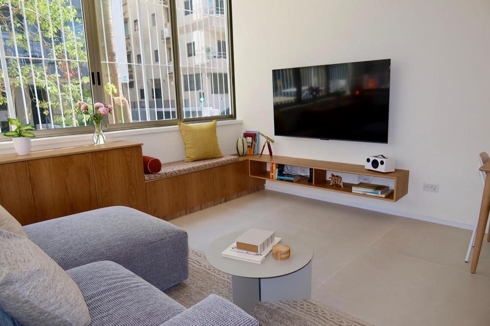 Seaside Soul, New Apartment, 2 mins walk from Beach, Chic and Cozy Apartment in Tel Aviv-Yafo