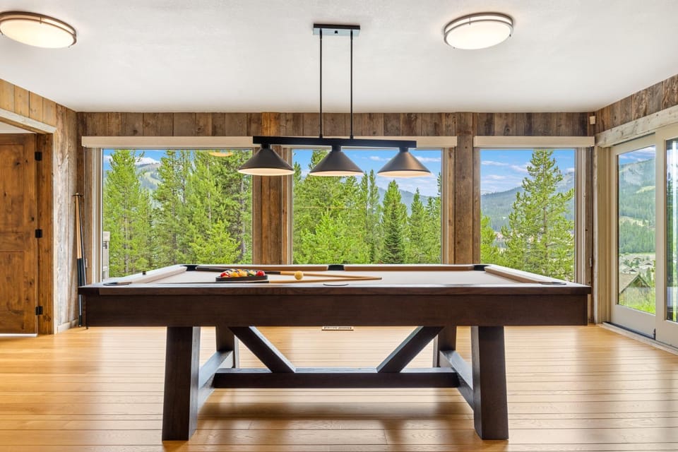 Day, Billiard, Game Room, View (from property/room), Mountain view