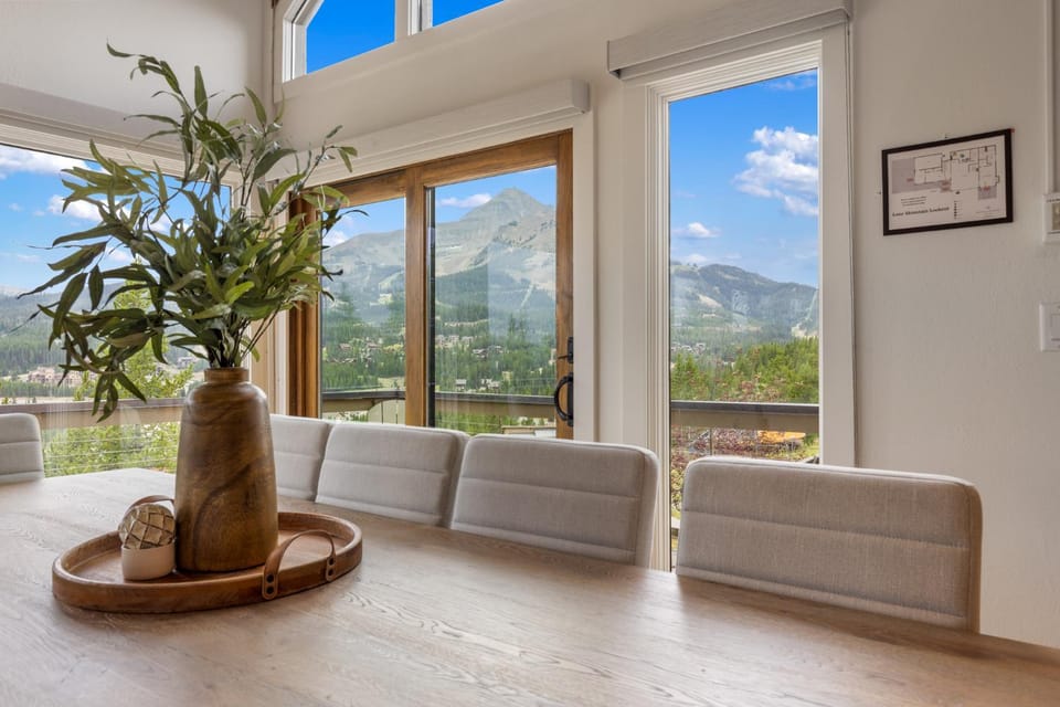 Day, Natural landscape, Living room, Seating area, Dining area, Mountain view, furniture