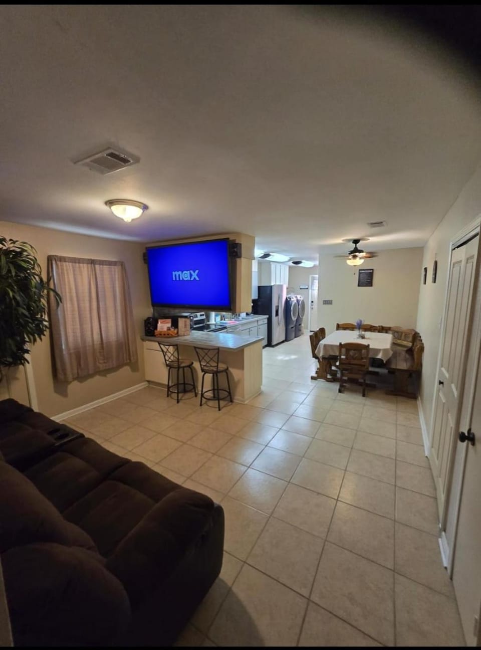 Communal lounge/ TV room, TV and multimedia, Living room, Seating area, Dining area, Evening entertainment